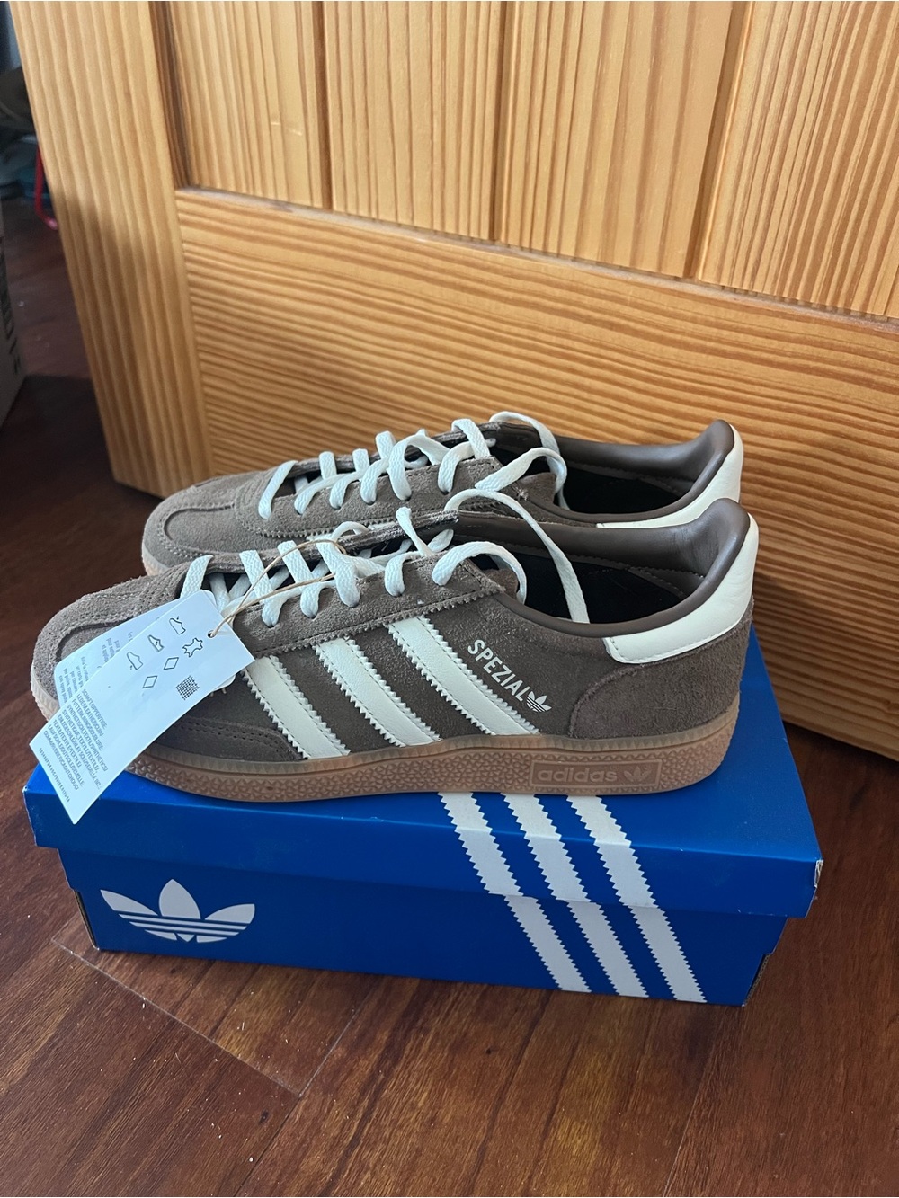 adidas Spezial Women’s  Suede Sneakers in Brown and Off-White brand new size 8